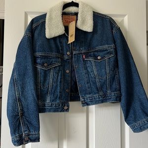 NWT Levi’s cropped women’s trucker jacket